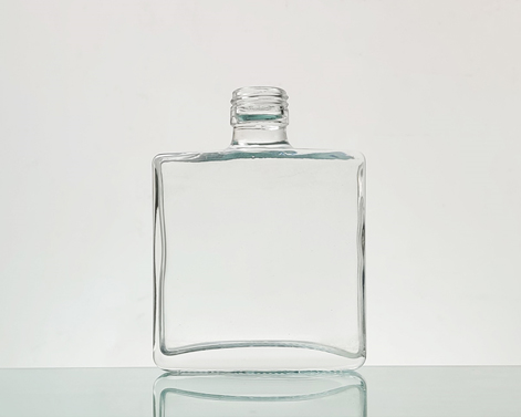 Bottiglia di Vodka in vetro Flint Extra bianco di forma unica da 150ml