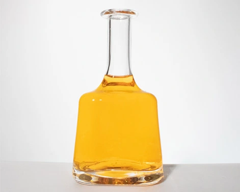 Bottiglie di vetro di lusso alla moda a collo lungo per l'imballaggio di liquori
